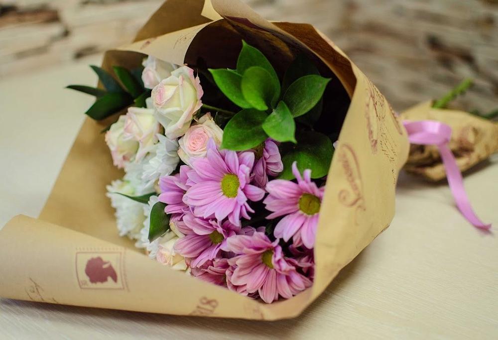 Букет цветов из: Розы и Хризантемы в Карасуке