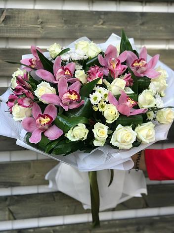 Букет цветов из: Розы и Хризантемы в Карасуке