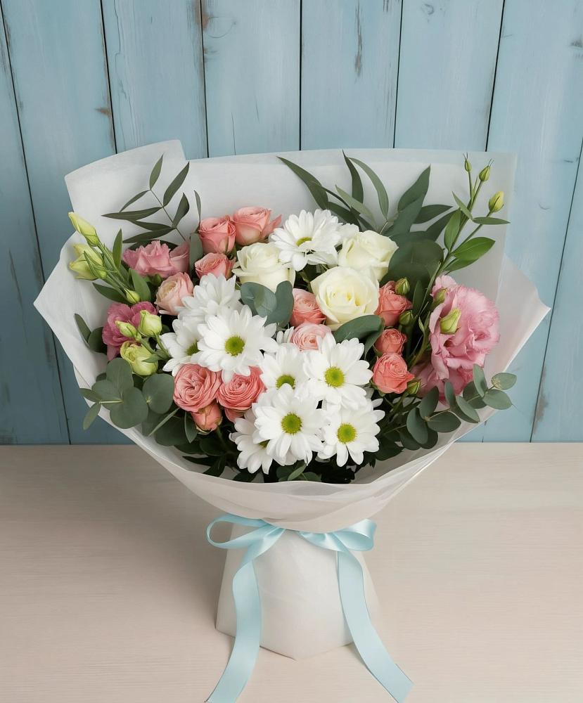 Букет цветов из: Розы, Лизиантусы и Хризантемы в Карасуке