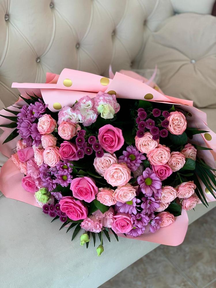 Букет цветов из: Хризантемы, Розы и Лизиантусы в Карасуке