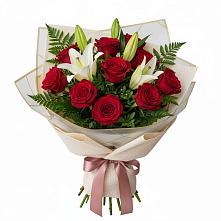 Букет цветов из:  Лилии и Розы в Карасуке