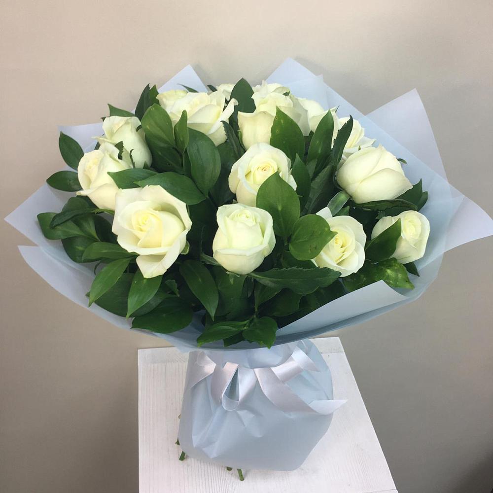 Букет 15 Белых роз Проуд в Карасуке