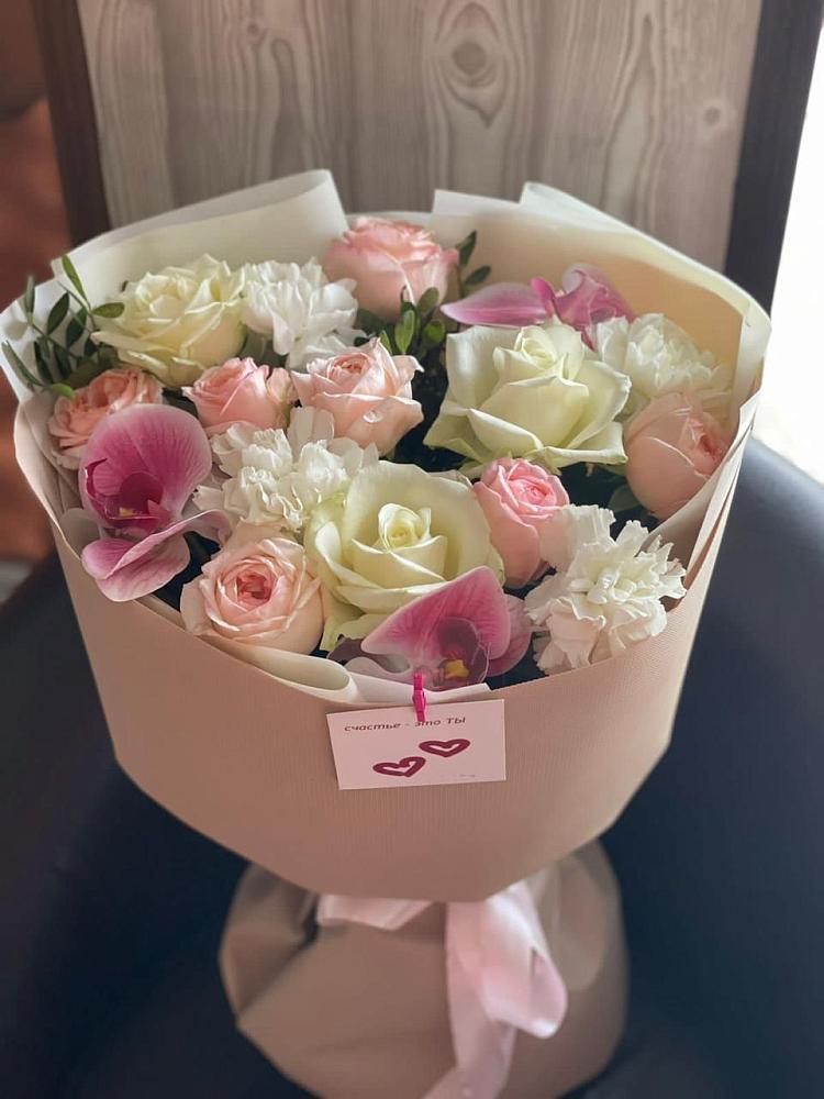 Букет цветов из: Орхидеи, Розы и Гвоздики в Карасуке