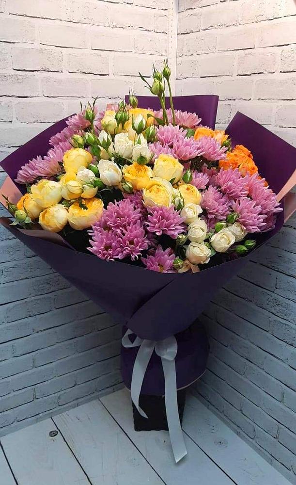 Букет цветов из: Хризантемы и Розы в Карасуке