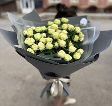 Букет Белые кустовые розы Солинеро в Карасуке