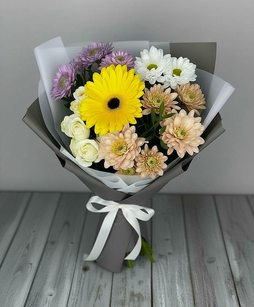 Букет цветов из: Розы, Герберы и Хризантемы в Карасуке