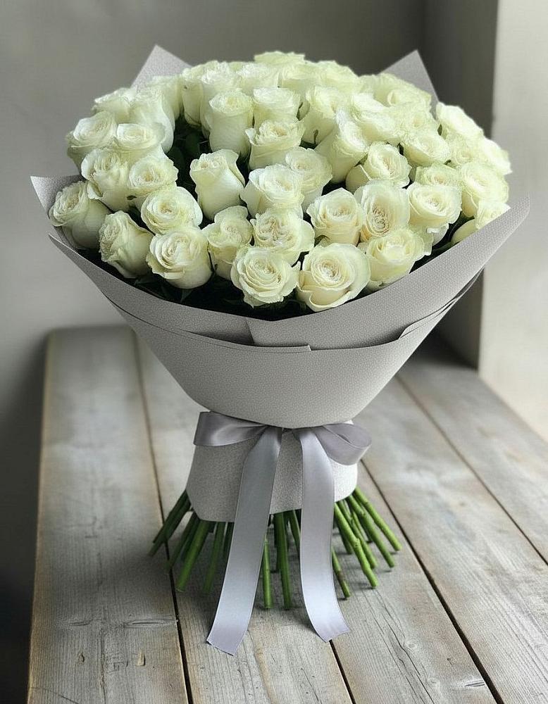 Букет 35 Белых роз в Карасуке