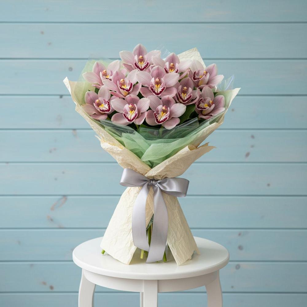 Букет цветов из: Орхидеи и Розы в Карасуке