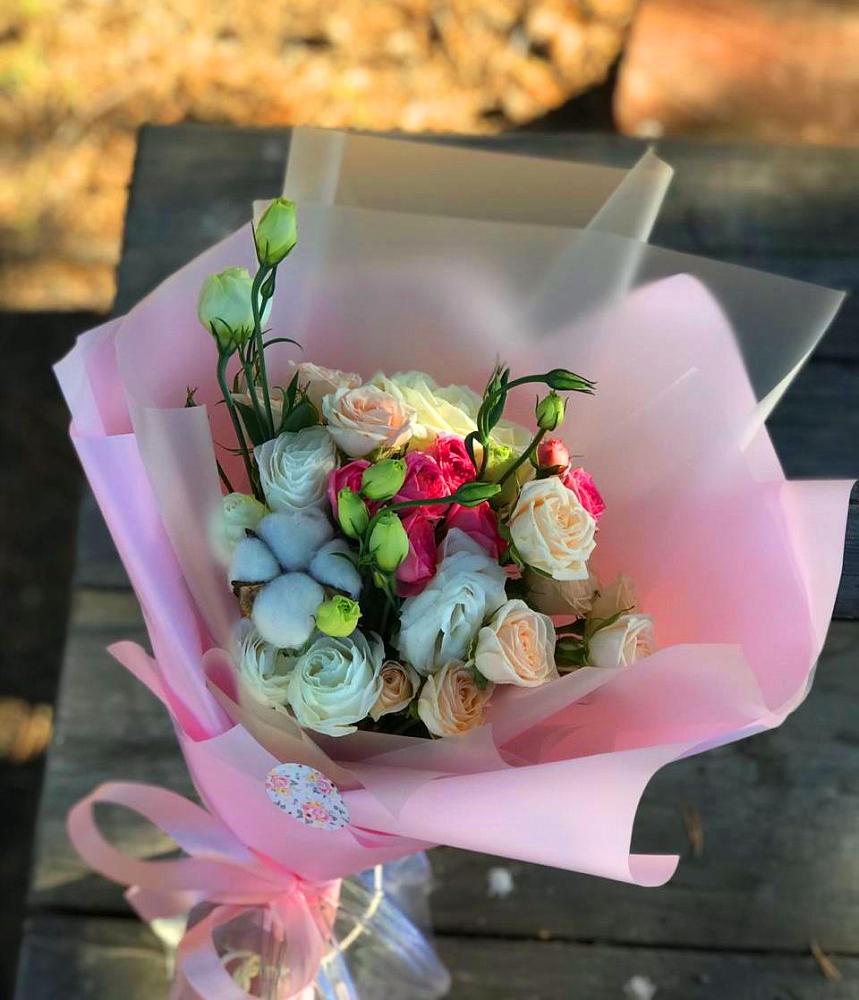 Букет цветов из: Розы и Лизиантусы в Карасуке