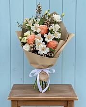 Букет цветов из:  Альстромерии, Лизиантусы, Розы и Хризантемы #REPLACE_PRED# Карасуке