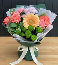 Букет цветов из:  Гвоздики, Розы, Герберы и Хризантемы в Карасуке