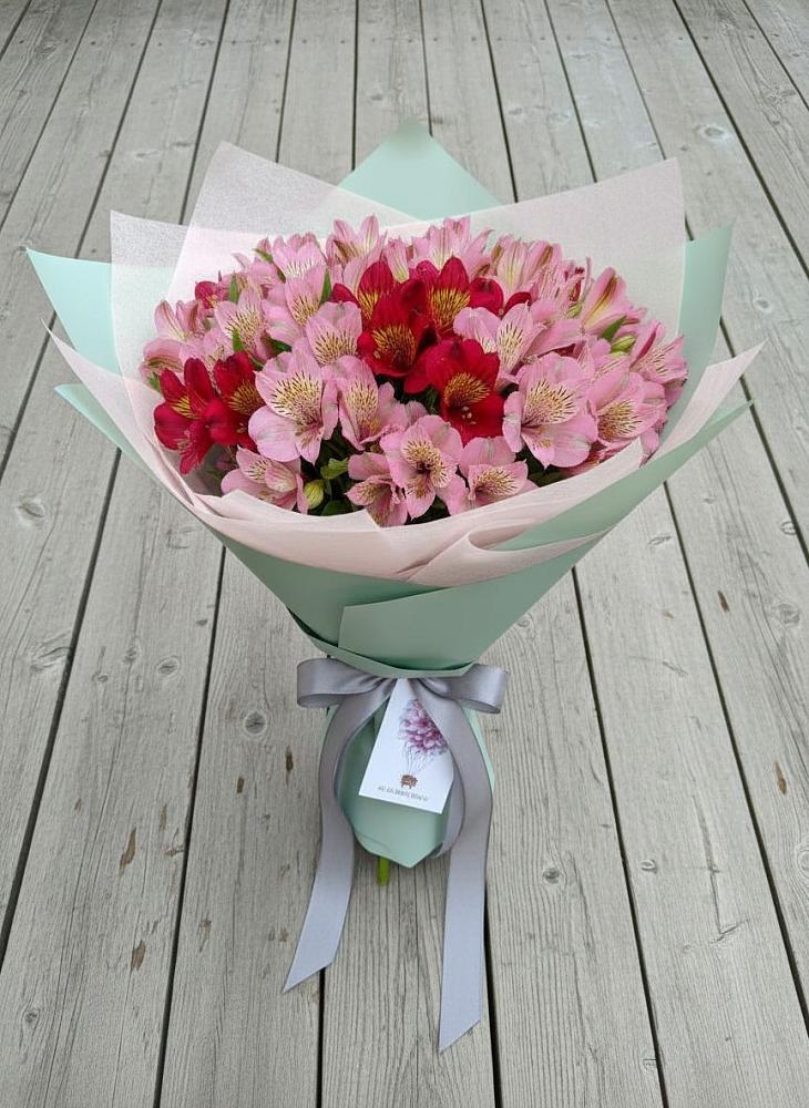 Букет цветов из: Альстромерии в Карасуке