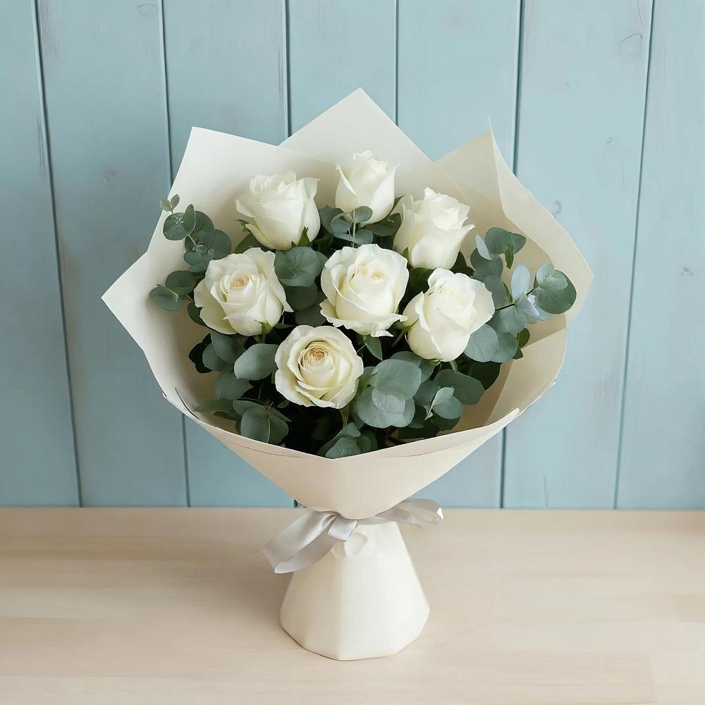 Букет Белые розы в Эвкалипте в Карасуке