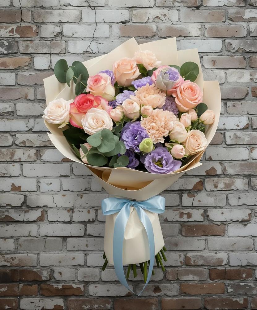 Букет цветов из: Розы, Лизиантусы и Гвоздики в Карасуке