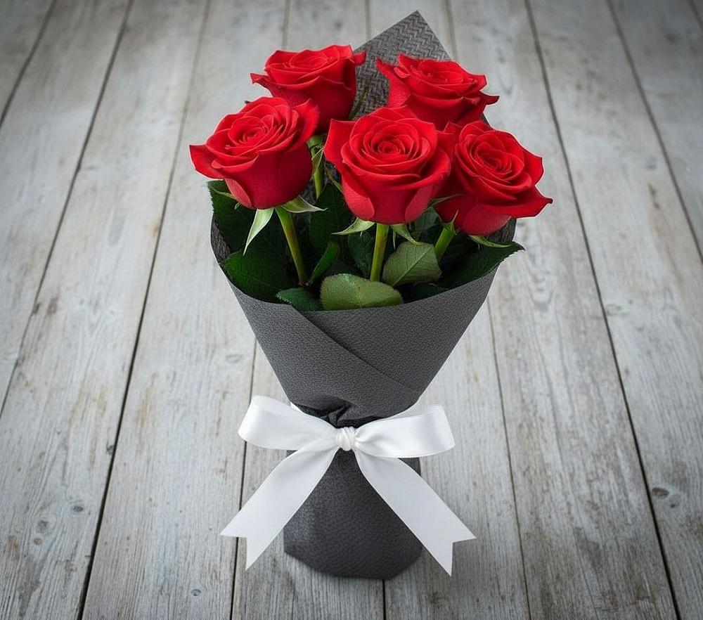 Букет 5 Красных роз Эдлесс Лав в Карасуке