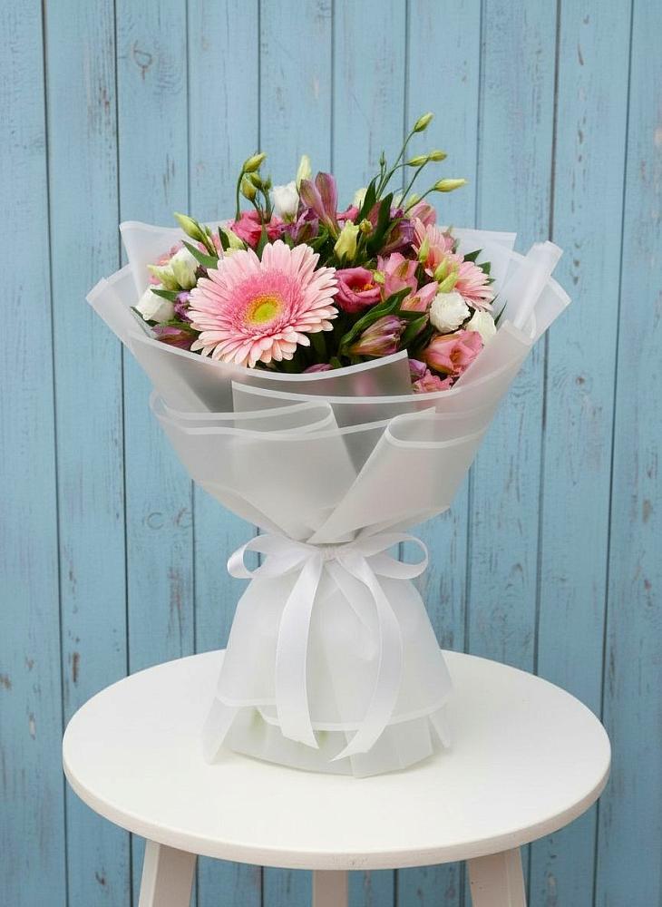 Букет цветов из: Герберы, Альстромерии и Лизиантусы в Карасуке