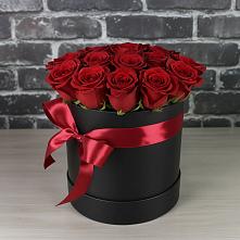 Цветочная композиция из Розы в шляпной коробке в Карасуке