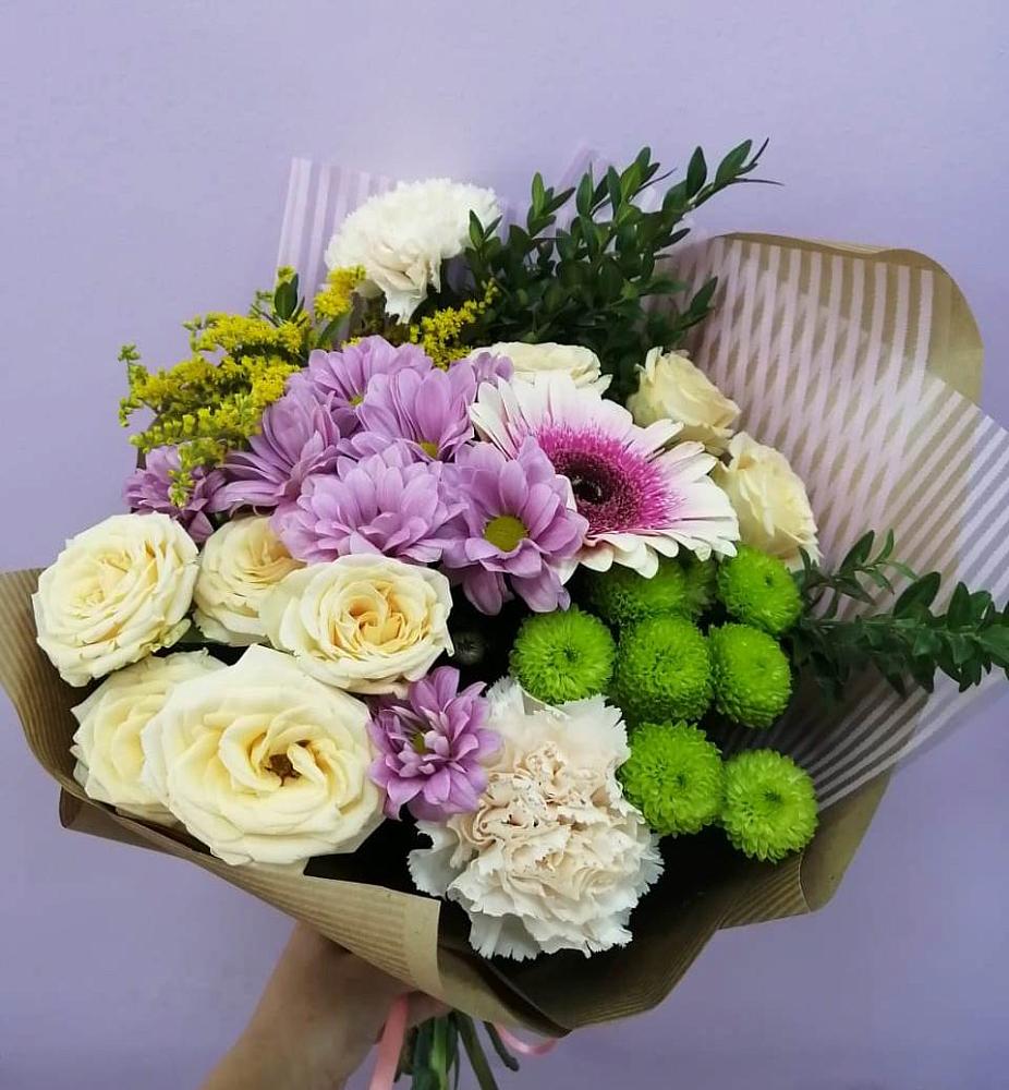 Букет цветов из: Хризантемы, Розы, Гвоздики и Герберы в Карасуке