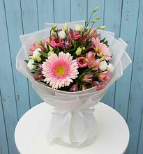 Букет цветов из:  Герберы, Альстромерии и Лизиантусы в Карасуке