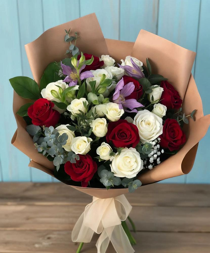 Букет цветов из: Розы и Альстромерии в Карасуке